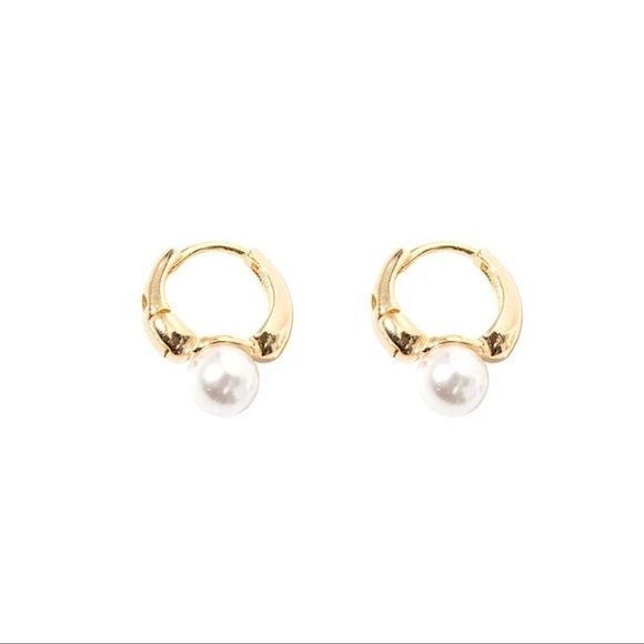 Pearl Hoops Earrings in a box - Picture 1 of 2